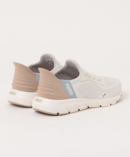 PUMA（プーマ）の「ソフトR イーズ イン ALTワイド（スニーカー・レディース・ベージュ・23.0cm/23.5cm/24.0cm/24.5cm）」の2枚目の写真