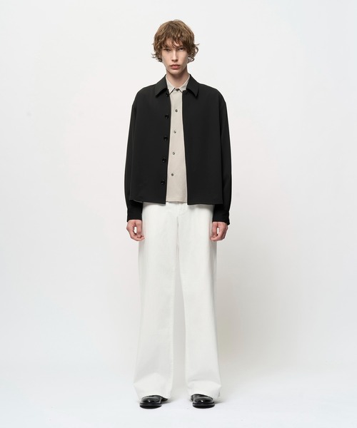 Juha(ユハ)の「COMPOSED CROPPED JACKET(ブルゾン・メンズ・カーキ/ブラック・3/4)」の3枚目の写真