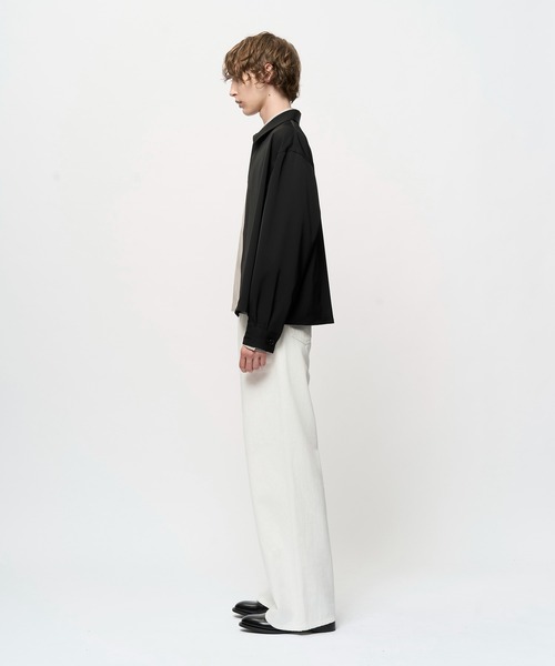 Juha(ユハ)の「COMPOSED CROPPED JACKET(ブルゾン・メンズ・カーキ/ブラック・3/4)」の4枚目の写真