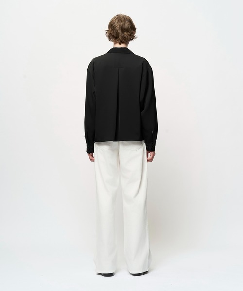 Juha(ユハ)の「COMPOSED CROPPED JACKET(ブルゾン・メンズ・カーキ/ブラック・3/4)」の5枚目の写真