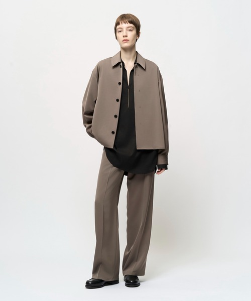 Juha(ユハ)の「COMPOSED CROPPED JACKET(ブルゾン・メンズ・カーキ/ブラック・3/4)」の6枚目の写真