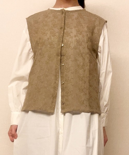 SELF+SERVICE（セルフサービス）の「ラッセルレース 刺繍入ベスト オーガニックコットン入（ベスト・レディース・ダークネイビー/ベージュ・L/M）」の3枚目の写真