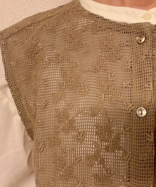 SELF+SERVICE（セルフサービス）の「ラッセルレース 刺繍入ベスト オーガニックコットン入（ベスト・レディース・ダークネイビー/ベージュ・L/M）」の6枚目の写真