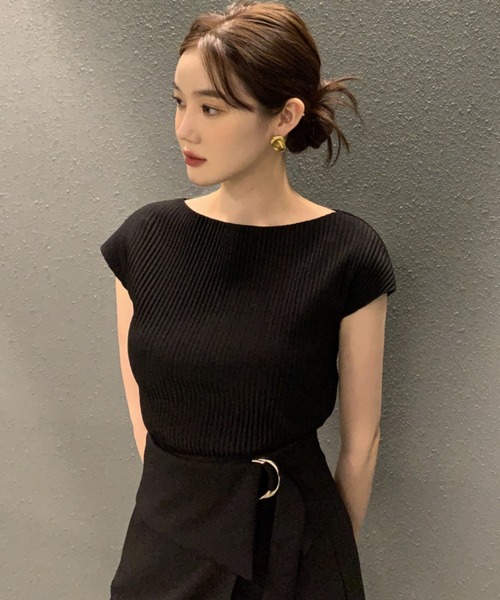 Aelina(エリナ)の「ボートネック半袖スリットニットトップス(ニット/セーター・レディース・オフホワイト/ブラック・FREE)」の2枚目の写真