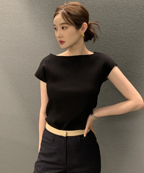 Aelina(エリナ)の「ボートネック半袖スリットニットトップス(ニット/セーター・レディース・オフホワイト/ブラック・FREE)」の6枚目の写真