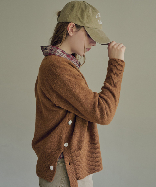 SLOWLOLLI(スローローリ)の「Essential knit cardigan_5 Colors(カーディガン/ボレロ・レディース・パープル/レッド/ブルー/アイボリー/キャメル・FREE)」の11枚目の写真
