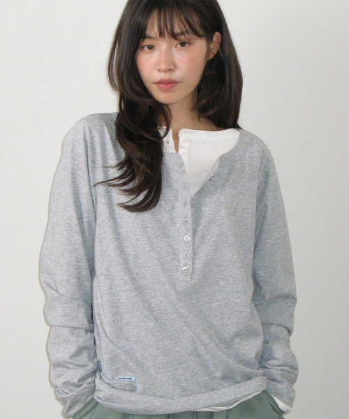 RONRON(ロンロン)の「ヘンリーネック オーバーサイズ ロングスリーブ グレー(Tシャツ/カットソー・レディース・その他・FREE)」の2枚目の写真