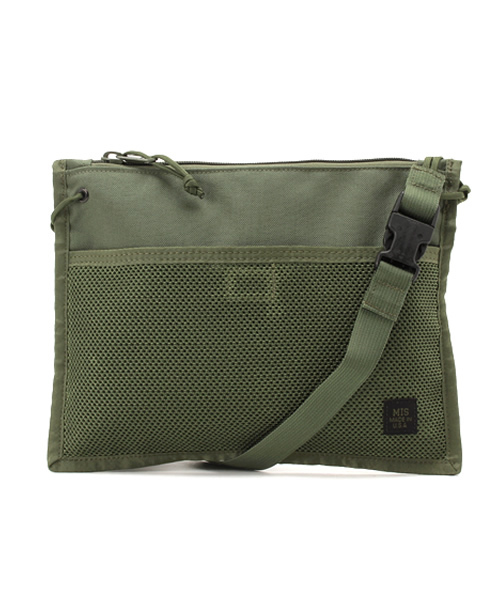 SHIPS（シップス）の「MIS MADE IN CALIF USA: "2WAY" サコッシュ（ショルダーバッグ）（ボディバッグ/ウエストポーチ・メンズ・ブラック/カーキ/オリーブ/ネイビー・ONE SIZE）」の2枚目の写真