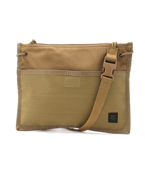 SHIPS（シップス）の「MIS MADE IN CALIF USA: "2WAY" サコッシュ（ショルダーバッグ）（ボディバッグ/ウエストポーチ・メンズ・ブラック/カーキ/オリーブ/ネイビー・ONE SIZE）」の3枚目の写真