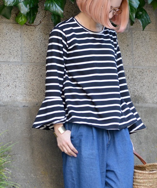 coca(coca)(コカ)の「ボーダー&無地袖フレアカットソー(Tシャツ/カットソー・レディース・ホワイト×ブラック/ホワイト/ブラック×ホワイト/ブラック・ONE SIZE)」の4枚目の写真