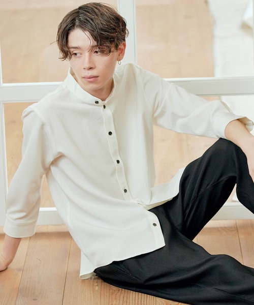 MONO-MART（モノマート）の「T/R ストレッチ バンドカラーシャツ(3/4 sleeve)（シャツ/ブラウス・メンズ・オリーブ/ベージュ/ブラック/ライトグレー/ブルーグリーン/ネイビー/チャコール/オフホワイト/インディゴブルー/ライトベージュ/サックスブルー/ストライプ・L/M）」の2枚目の写真