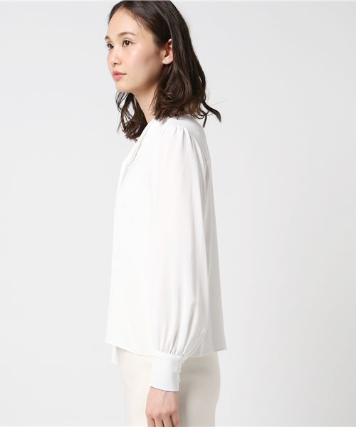 NATURAL BEAUTY（ナチュラルビューティー）の「ソアパールエアリーサテンブラウス（シャツ/ブラウス・レディース・クリアグリーン/ブルー系その他/インディゴブルー/ホワイト・38/40/36）」の7枚目の写真