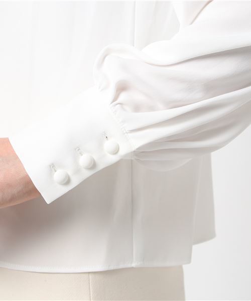 NATURAL BEAUTY（ナチュラルビューティー）の「ソアパールエアリーサテンブラウス（シャツ/ブラウス・レディース・クリアグリーン/ブルー系その他/インディゴブルー/ホワイト・38/40/36）」の5枚目の写真