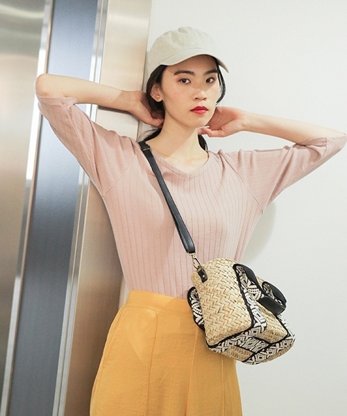 niko and...(ニコアンド)の「オリジナルハリヌキ7分袖2WAYプルオーバー(Tシャツ/カットソー・レディース・オフホワイト/ラベンダー/ブラック/ピンク/ライトグリーン・MEDIUM/LARGE)」の5枚目の写真