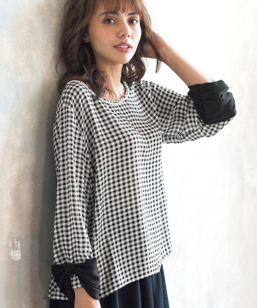 GeeRA(ジーラ)の「袖リボンブラウス(シャツ/ブラウス・レディース・チェック/ピンクベージュ・X-LARGE/XX-LARGE/MEDIUM/XXX-LARGE/XXXX-LARGE/XXXXX-LARGE/LARGE)」の1枚目の写真