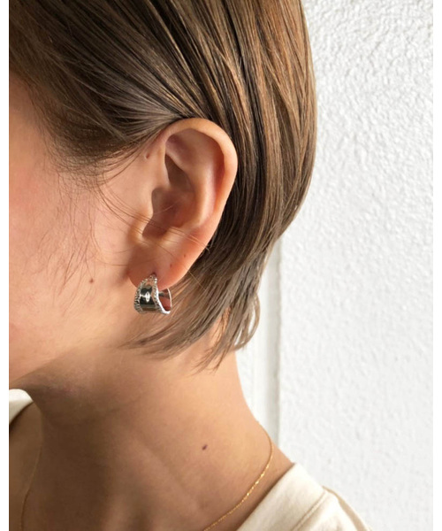 TODAYFUL（トゥデイフル）の「カッティングミニフープピアス（ピアス（両耳用）・レディース・シルバー/ゴールド・FREE）」の5枚目の写真