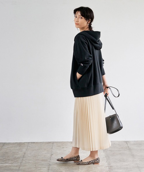 Champion（チャンピオン）の「REVERSE WEAVE ZIP HOODED SWEATSHIRT（パーカー・レディース・ブラック/グレー/キャメル/ブルー・1）」の7枚目の写真