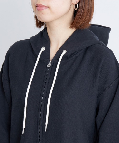 Champion（チャンピオン）の「REVERSE WEAVE ZIP HOODED SWEATSHIRT（パーカー・レディース・ブラック/グレー/キャメル/ブルー・1）」の13枚目の写真