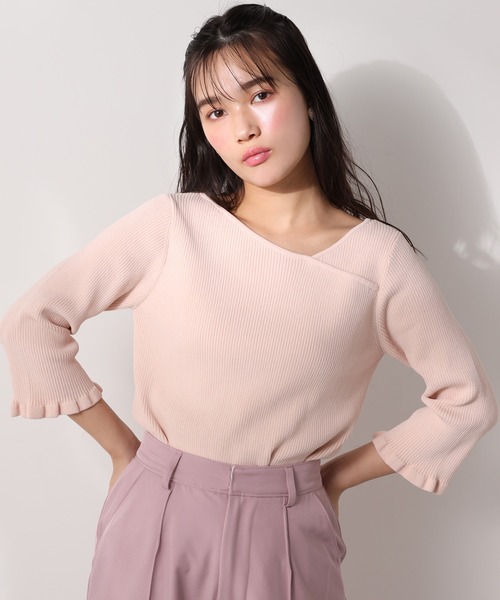 one after another NICE CLAUP(ワンアフターアナザーナイスクラップ)の「前後2wayアシンメトリーニット(ニット/セーター・レディース・アイボリー/ベージュ/ブルー/ピンク・FREE)」の4枚目の写真