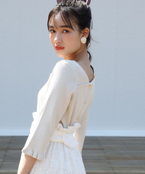 one after another NICE CLAUP(ワンアフターアナザーナイスクラップ)の「前後2wayアシンメトリーニット(ニット/セーター・レディース・アイボリー/ベージュ/ブルー/ピンク・FREE)」の14枚目の写真