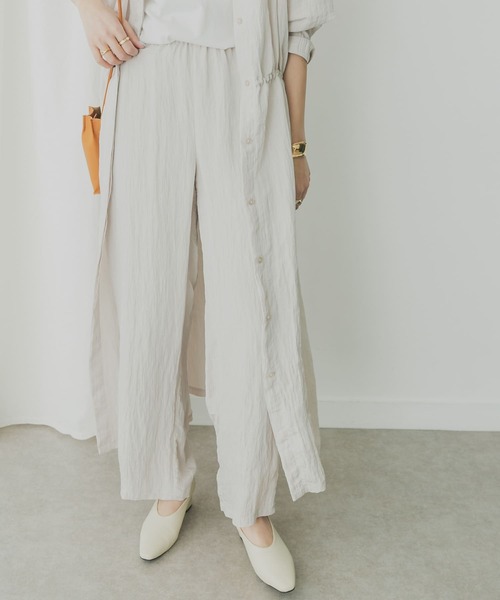 KBF+(ケービーエフプラス)の「KBF+ ワッシャーサテンパンツ(その他パンツ・レディース・ベージュ系その他/ラベンダー/グレー系その他・ONE)」の3枚目の写真