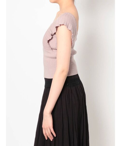 MERCURYDUO（マーキュリーデュオ）の「2WAYラッフルコンパクトリブニット（ニット/セーター・レディース・オフホワイト/ピンク/ライム/ベージュ/ダークブラウン・FREE）」の6枚目の写真