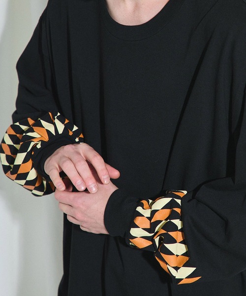 UNITED TOKYO（ユナイテッドトウキョウ）の「プリントボリュームスリーブオーバーTEE（Tシャツ/カットソー・メンズ・ブラック/ホワイト・FREE）」の2枚目の写真