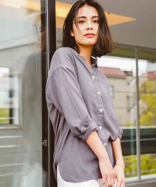 BAYFLOW（ベイフロー）の「リネンストレッチシャツ（テンセル(TM)繊維使用（シャツ/ブラウス・レディース・ホワイト/ベージュ/カーキ/ラベンダー/チャコール・SMALL/MEDIUM）」の3枚目の写真