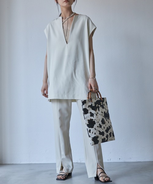 Solace（ソレイス）の「カウ柄ハンドバッグ（ハンドバッグ・レディース・ホワイト・FREE）」の2枚目の写真