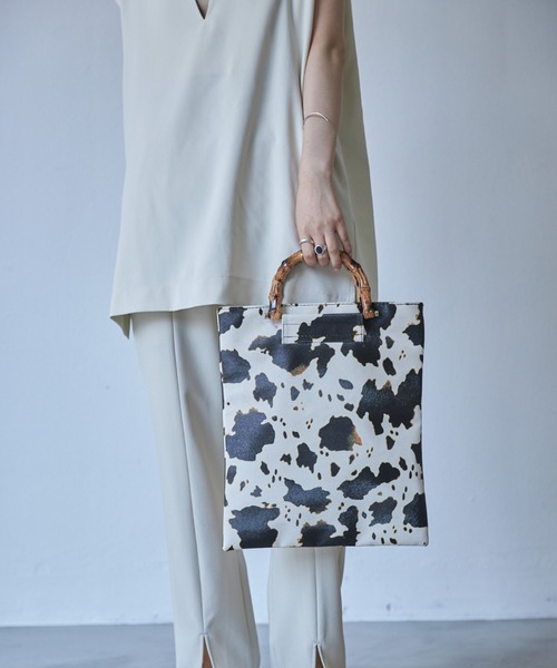 Solace（ソレイス）の「カウ柄ハンドバッグ（ハンドバッグ・レディース・ホワイト・FREE）」の4枚目の写真