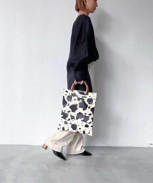 Solace（ソレイス）の「カウ柄ハンドバッグ（ハンドバッグ・レディース・ホワイト・FREE）」の18枚目の写真