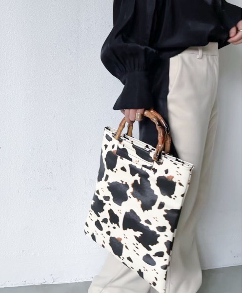 Solace（ソレイス）の「カウ柄ハンドバッグ（ハンドバッグ・レディース・ホワイト・FREE）」の15枚目の写真