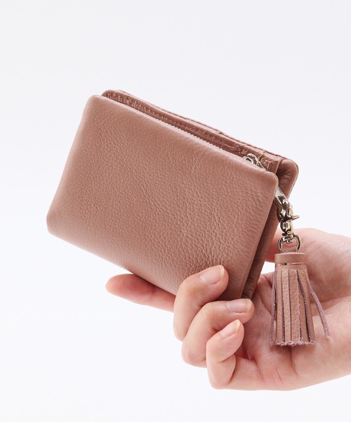 Beau're(ヴュレ)の「【BEAURE ビュレ】牛革タッセル付き 2つ折り財布 コンパクト ウォレット(財布・レディース・ブラック/サックスブルー/シルバー/ゴールド/スモークピンク/イエロー/グリーン/ラベンダー/ピンク・フリー/0)」の7枚目の写真