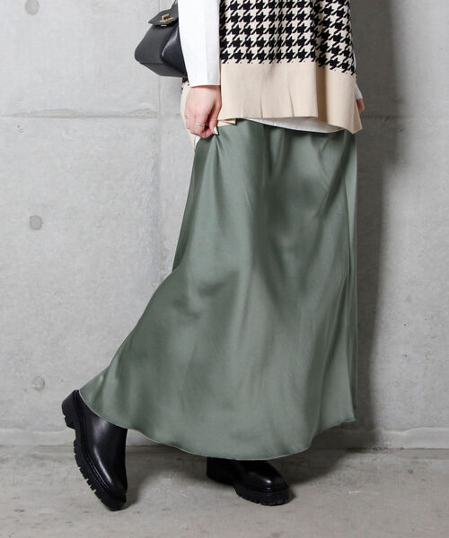 fredy emue(フレディエミュ)の「サテンマーメイドスカート(スカート・レディース・ピンク/グリーン/ホワイト系その他4/ブラック系その他3・38/36)」の4枚目の写真