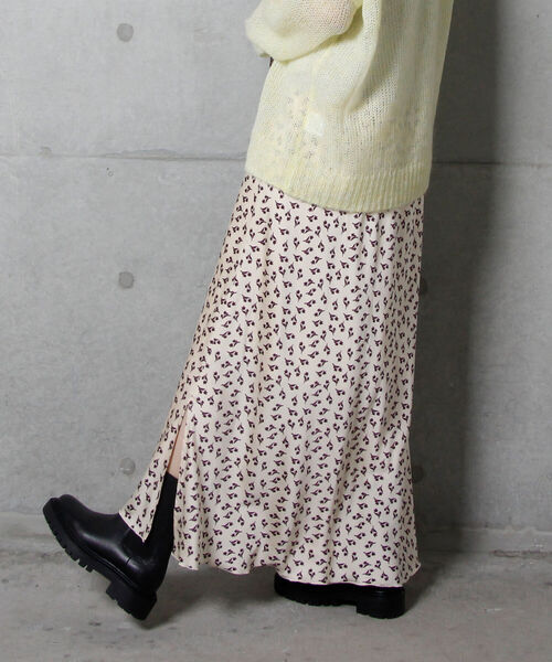 fredy emue(フレディエミュ)の「サテンマーメイドスカート(スカート・レディース・ピンク/グリーン/ホワイト系その他4/ブラック系その他3・38/36)」の2枚目の写真