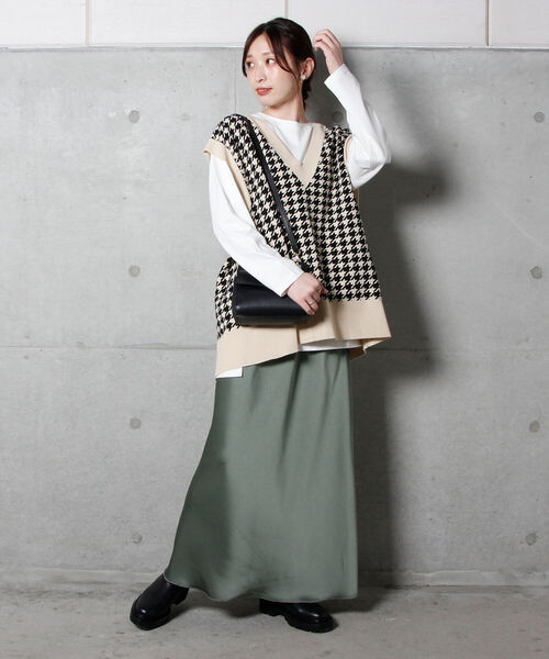 fredy emue(フレディエミュ)の「サテンマーメイドスカート(スカート・レディース・ピンク/グリーン/ホワイト系その他4/ブラック系その他3・38/36)」の12枚目の写真