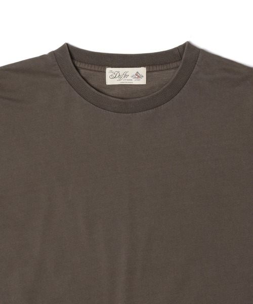 The DUFFER of ST.GEORGE（ザダファーオブセントジョージ）の「GARMENT-DYE OVER SIZE L/SL TEE：オーバーダイ加工 ビッグシルエット ロンTEE オーバーサイズ（Tシャツ/カットソー・メンズ・ベージュ/ブラウン・SMALL/MEDIUM/LARGE/X-LARGE）」の5枚目の写真
