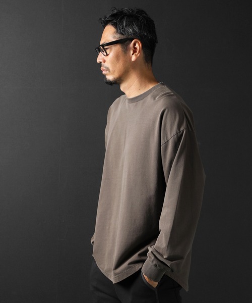 The DUFFER of ST.GEORGE（ザダファーオブセントジョージ）の「GARMENT-DYE OVER SIZE L/SL TEE：オーバーダイ加工 ビッグシルエット ロンTEE オーバーサイズ（Tシャツ/カットソー・メンズ・ベージュ/ブラウン・SMALL/MEDIUM/LARGE/X-LARGE）」の3枚目の写真