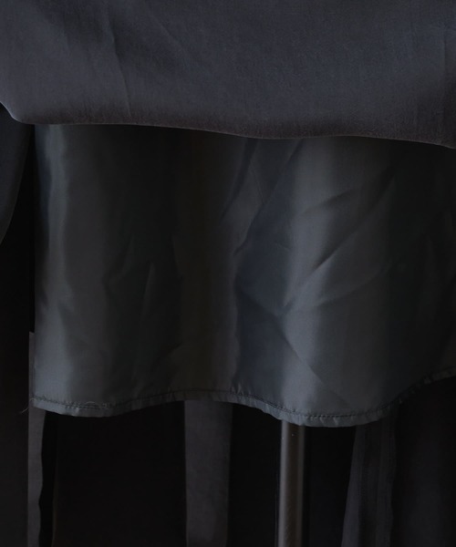 BEARDSLEY（ビアズリー）の「裏地つきでタイツもくっつかない、揺れ感が目を惹くキュプラマーメイドスカート（スカート・レディース・ブラック/カーキ・1/0）」の7枚目の写真