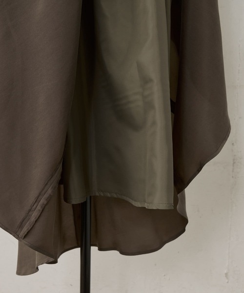 BEARDSLEY（ビアズリー）の「裏地つきでタイツもくっつかない、揺れ感が目を惹くキュプラマーメイドスカート（スカート・レディース・ブラック/カーキ・1/0）」の15枚目の写真