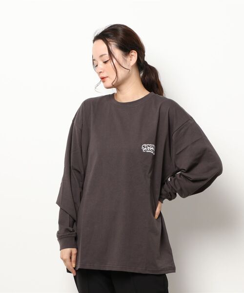 SEVENDAYS=SUNDAY(セブンデイズサンデイ)の「Spend timeロンTEE *(Tシャツ/カットソー・レディース・チャコールグレー/オフホワイト/グレイッシュベージュ・M/L)」の4枚目の写真
