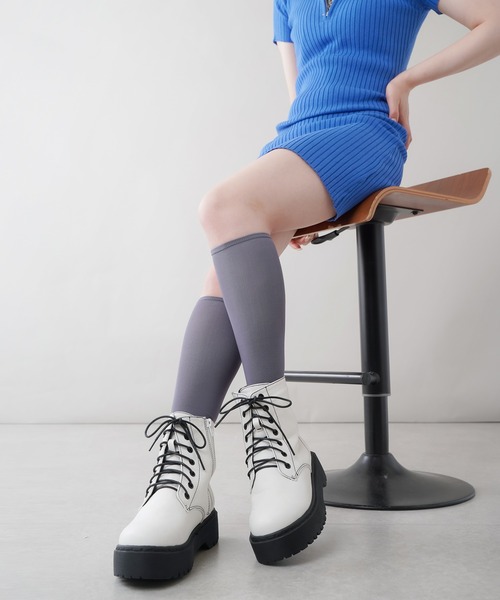 SPINNS(スピンズ)の「フェイクレザー7ホールレースアップブーツ(ブーツ・レディース・ホワイト/ブラック・LL/M/L)」の17枚目の写真