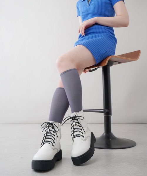 SPINNS(スピンズ)の「フェイクレザー7ホールレースアップブーツ(ブーツ・レディース・ホワイト/ブラック・LL/M/L)」の16枚目の写真