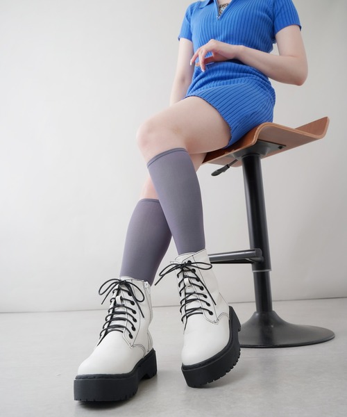 SPINNS(スピンズ)の「フェイクレザー7ホールレースアップブーツ(ブーツ・レディース・ホワイト/ブラック・LL/M/L)」の15枚目の写真