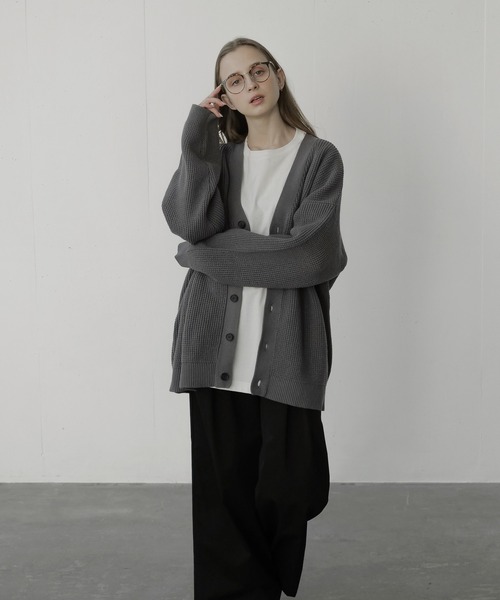 remer（リメール）の「loose basic waffle cardigan/ルーズベーシックワッフルカーディガン（カーディガン/ボレロ・メンズ・チャコールグレー/ブラック/グレー・SMALL/MEDIUM/LARGE）」の4枚目の写真