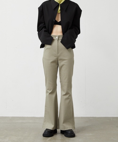 FEKETE(フェケテ)の「FEKETE FLARED COTTON PANTS(その他パンツ・レディース・ブラック/カーキ・FREE)」の1枚目の写真