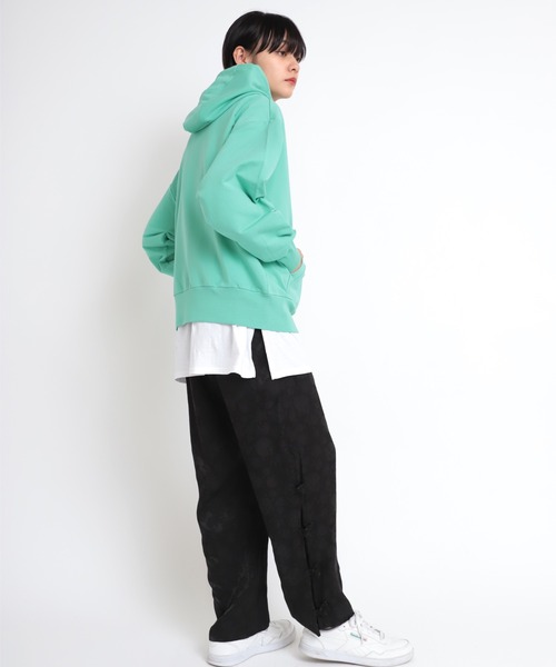 RNA（アールエヌエー）の「M1807 パラダイスカラーＨＯＯＤＩＥ（パーカー・レディース・ホワイト/クリアグリーン/ラベンダー・MEDIUM）」の15枚目の写真