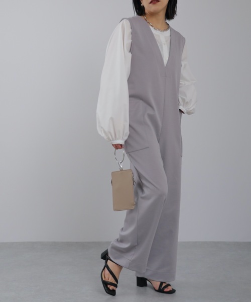 ap retro（アプレトロ）の「ポンチVネックオールインワン　サロペット（つなぎ/オールインワン・レディース・ブラック/グレー/グレイッシュベージュ/カーキ/ネイビー・FREE）」の16枚目の写真