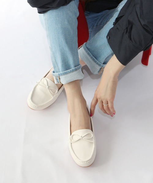 Fin（フィン）の「シュリンクフェイクレザーモカシン【低反発スポンジ入り】（モカシン/デッキシューズ・レディース・キャメル/ブルー/アイボリー/シルバー/グレー/ブラック/ベージュ・22.5cm/23.5cm/24.5cm/24cm/23cm）」の14枚目の写真