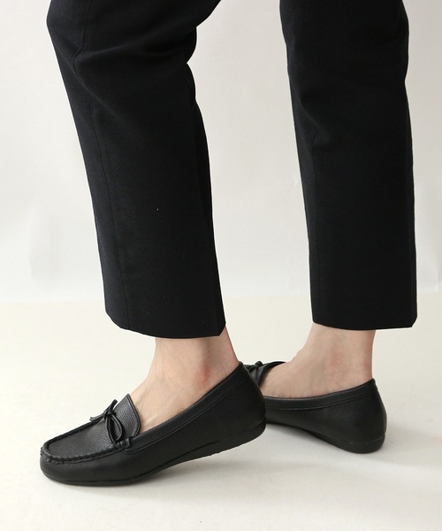 Fin（フィン）の「シュリンクフェイクレザーモカシン【低反発スポンジ入り】（モカシン/デッキシューズ・レディース・キャメル/ブルー/アイボリー/シルバー/グレー/ブラック/ベージュ・22.5cm/23.5cm/24.5cm/24cm/23cm）」の18枚目の写真